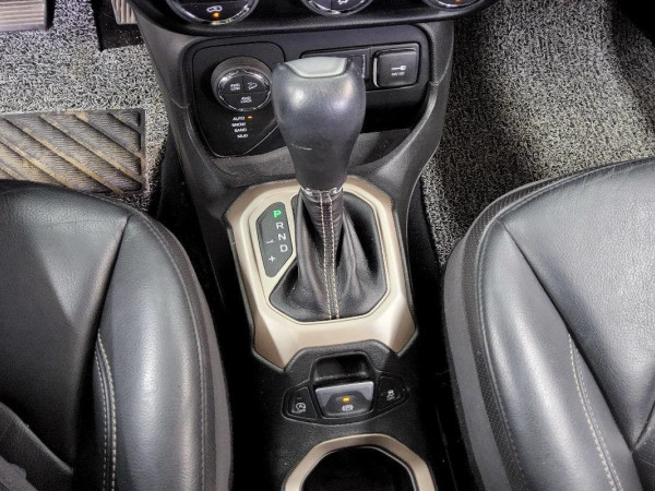 Замовити Jeep Renegade Limited. Авто під ключ з Кореї, Норвегії, США. Пригнати машину в Україну під замовлення
